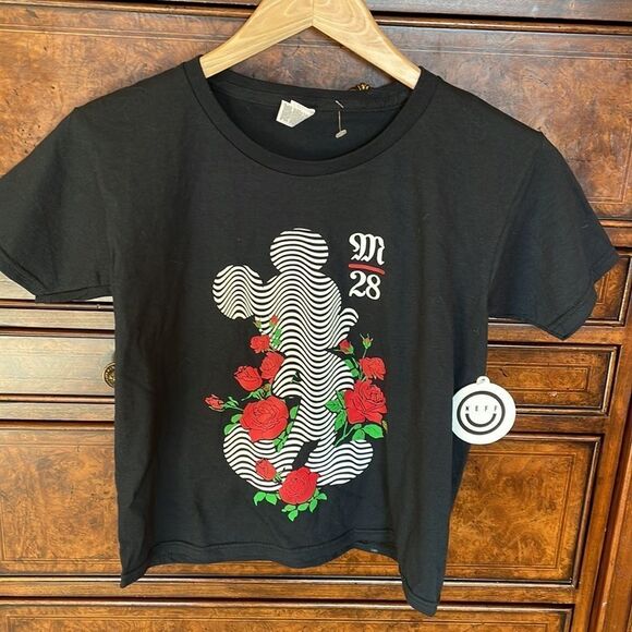 NWT Disney colllab with Neff Mickey Mouse woman’s tee shirt - Picture 2 of 9